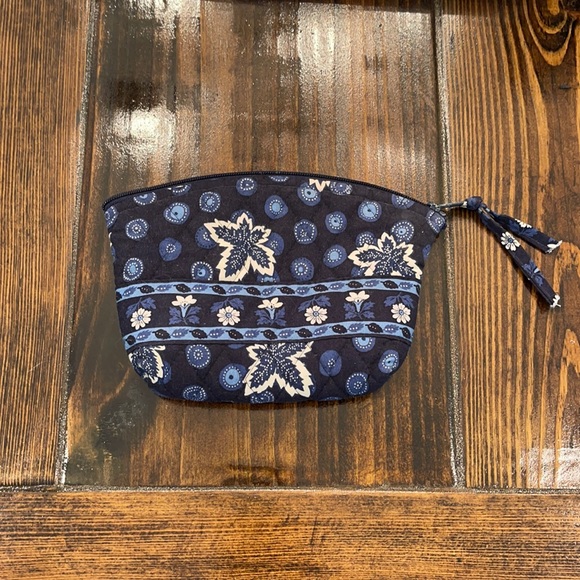 Accessories - ☀️ 3/$15 ☀️ Vera Bradley Cosmetic Bag
